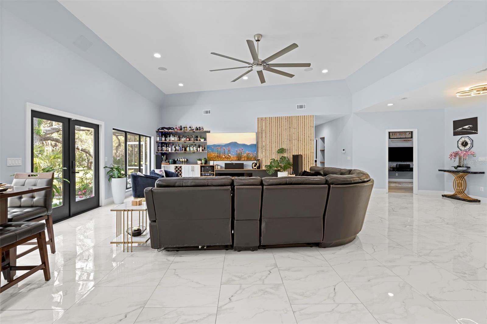 Image 17 of 100 For 161 Chase Street