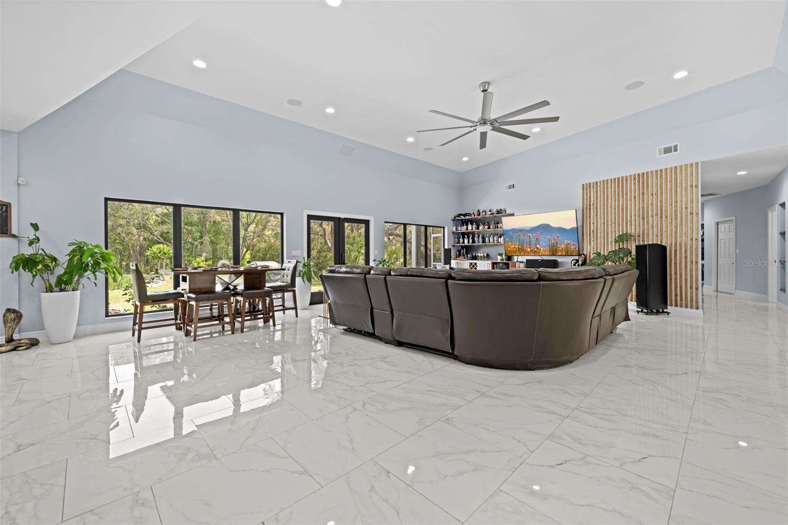 Image 37 of 100 For 161 Chase Street