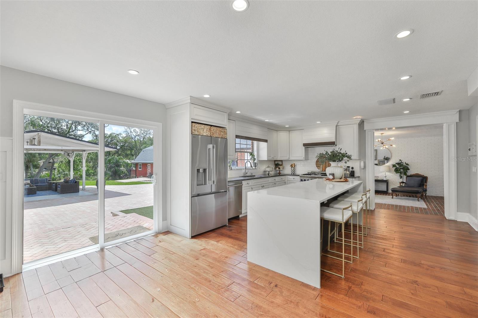 Image 19 of 72 For 119 Hickory Creek Boulevard