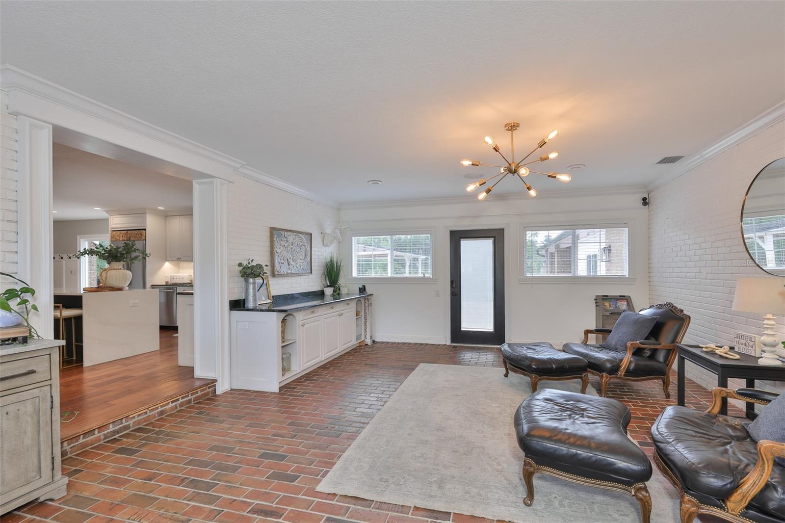 Image 25 of 72 For 119 Hickory Creek Boulevard