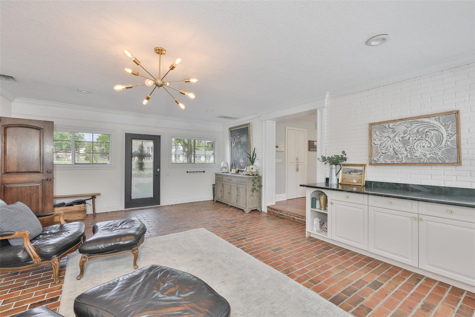 Image 27 of 72 For 119 Hickory Creek Boulevard