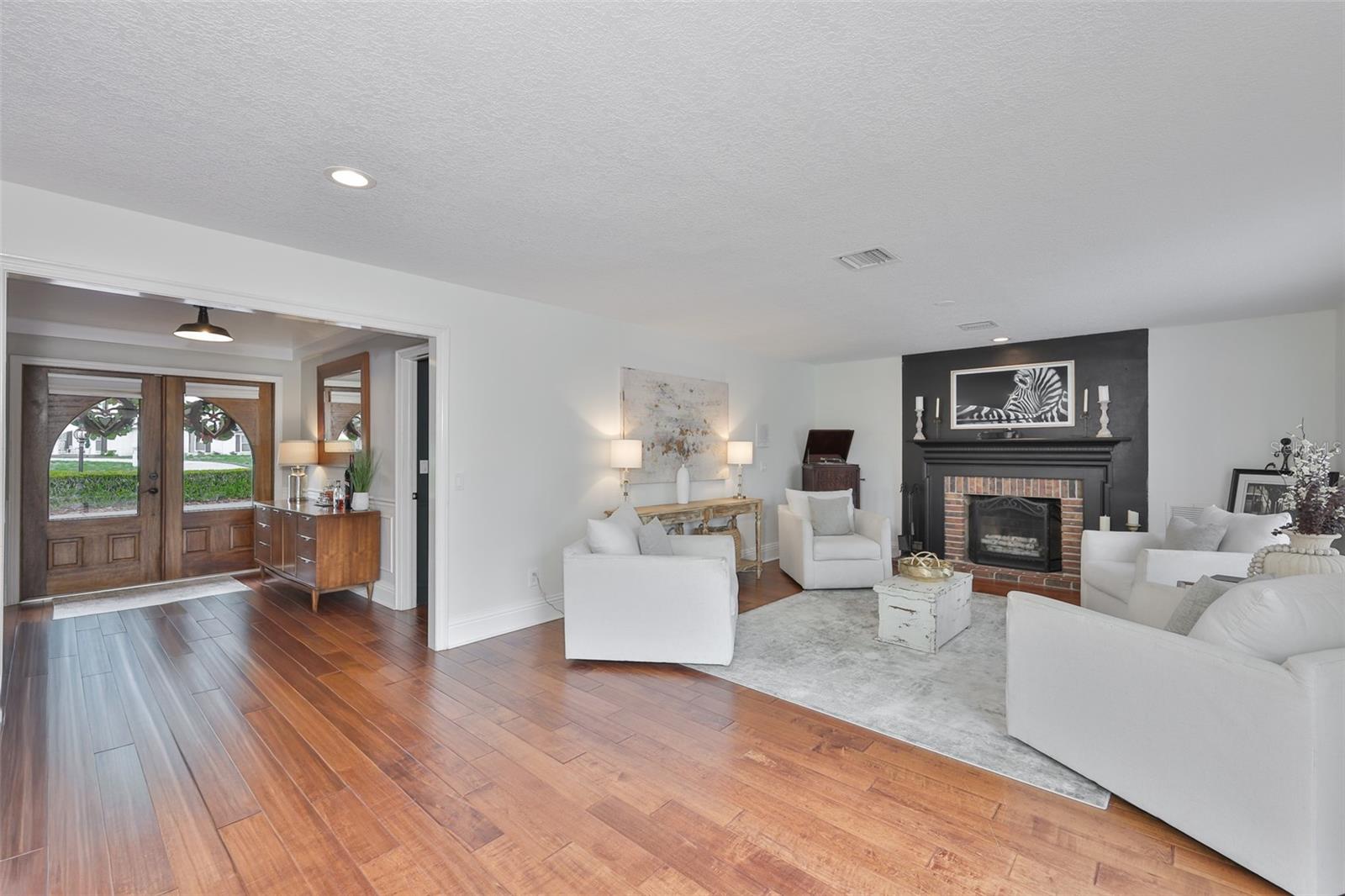 Image 4 of 72 For 119 Hickory Creek Boulevard