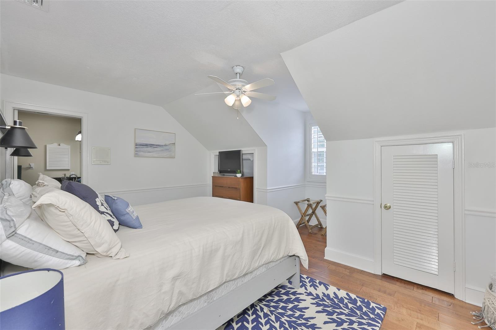 Image 40 of 72 For 119 Hickory Creek Boulevard