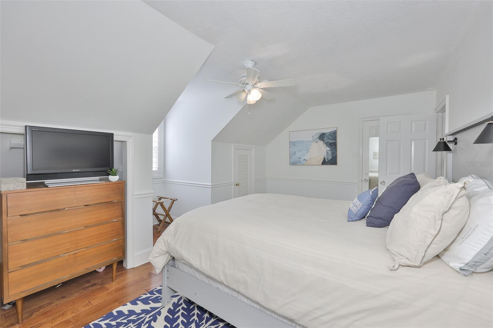 Image 41 of 72 For 119 Hickory Creek Boulevard