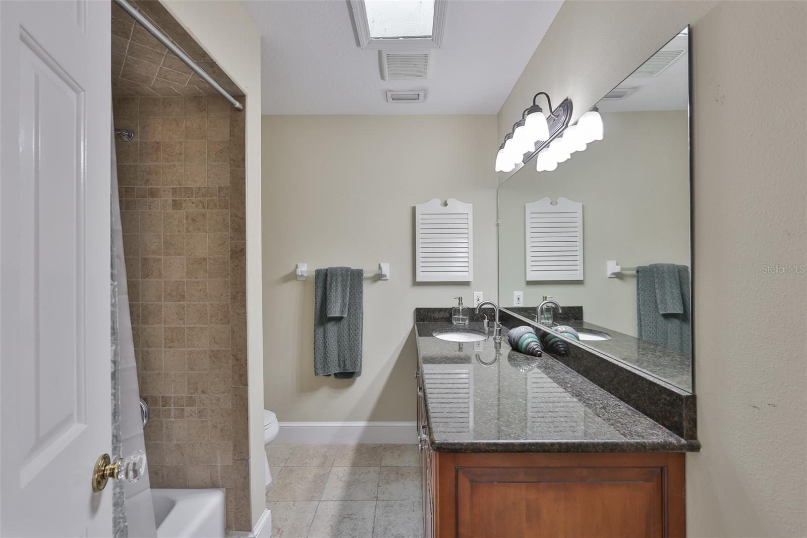 Image 43 of 72 For 119 Hickory Creek Boulevard