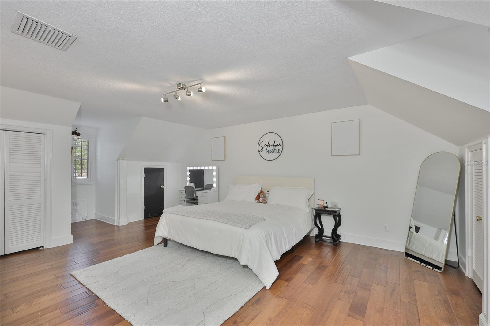 Image 45 of 72 For 119 Hickory Creek Boulevard