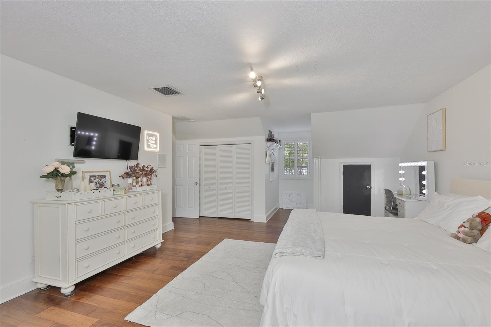 Image 46 of 72 For 119 Hickory Creek Boulevard