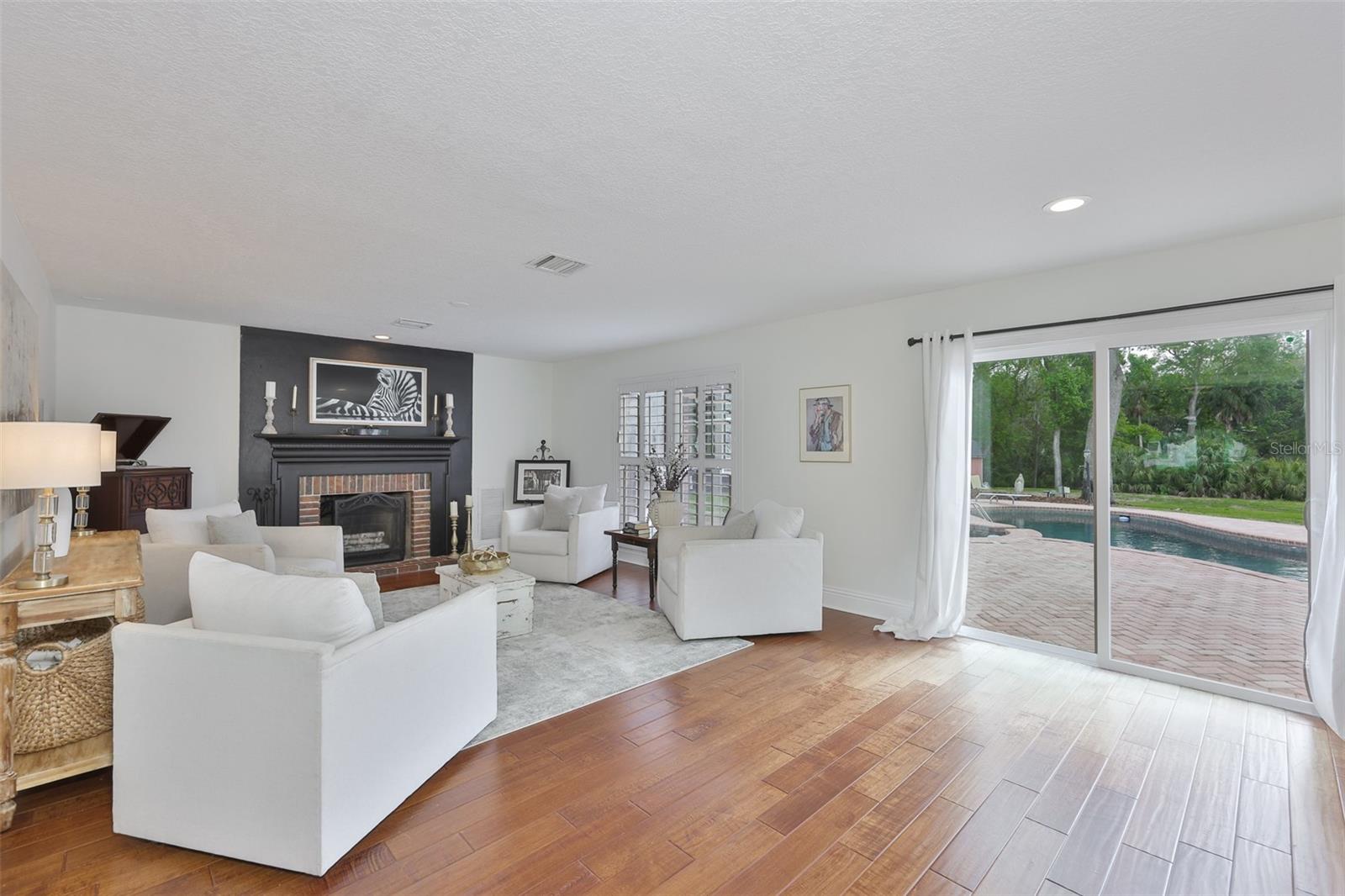 Image 5 of 72 For 119 Hickory Creek Boulevard