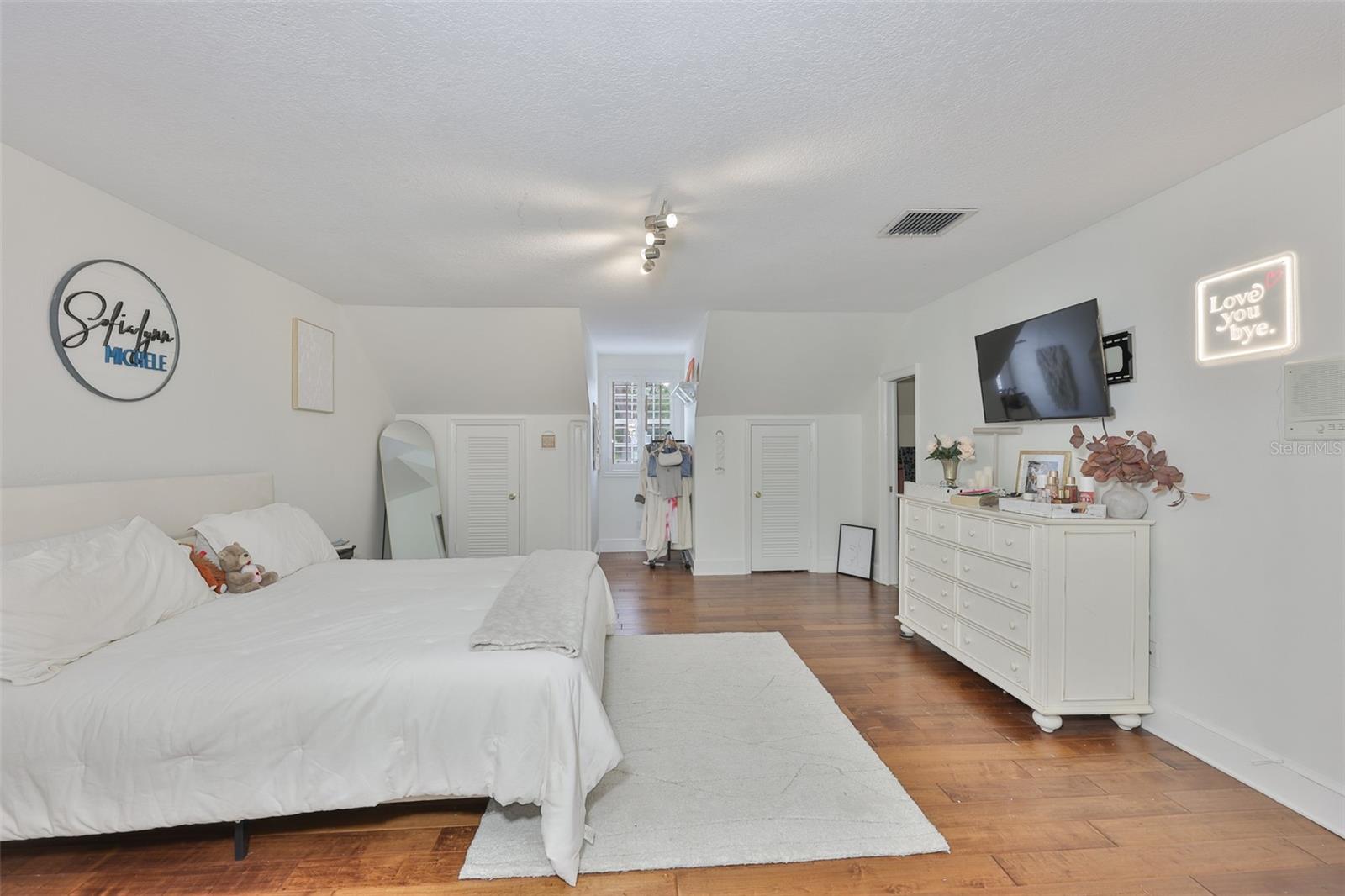 Image 53 of 72 For 119 Hickory Creek Boulevard