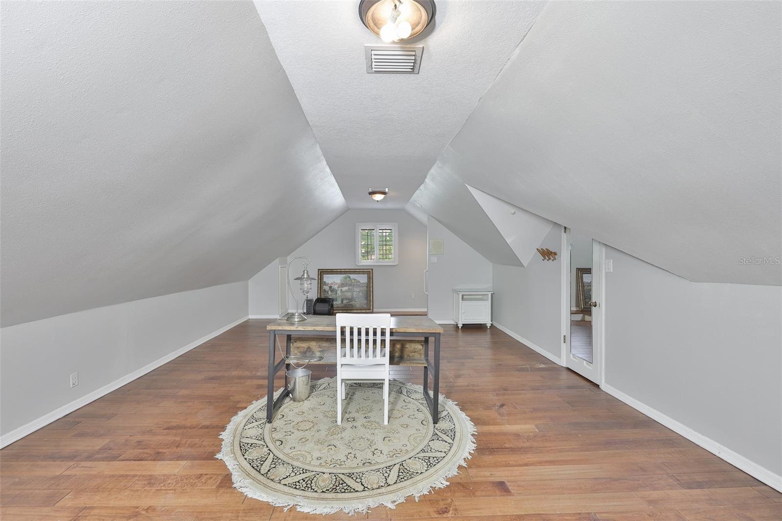 Image 54 of 72 For 119 Hickory Creek Boulevard