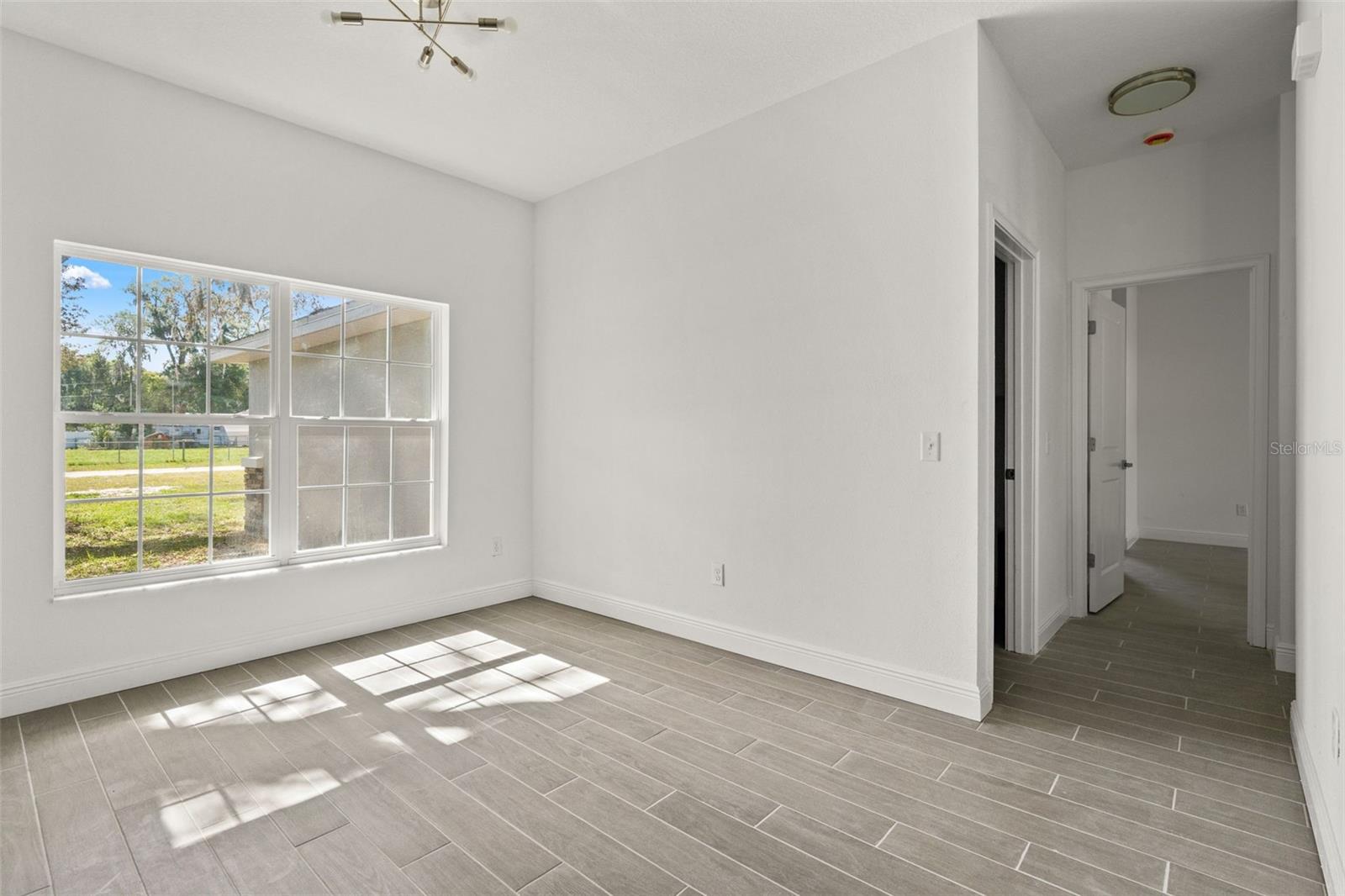 Image 10 of 37 For 179 Jenkins Avenue