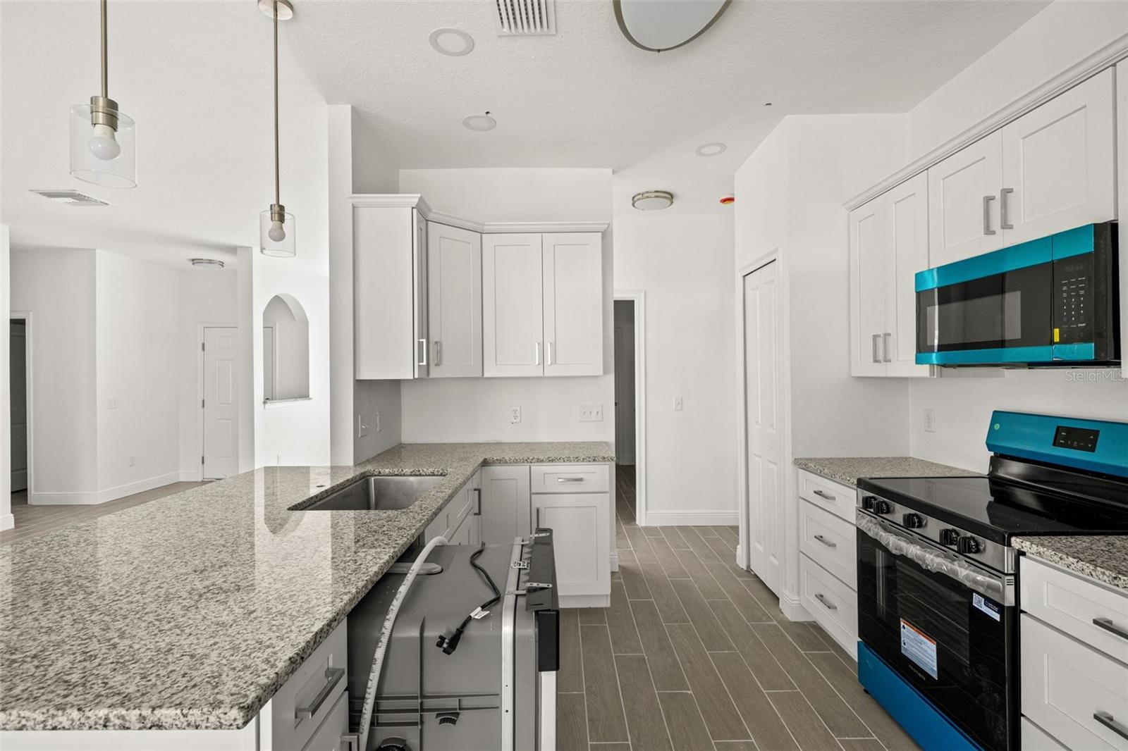 Image 14 of 37 For 179 Jenkins Avenue