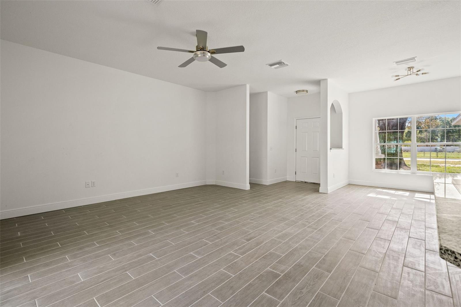 Image 16 of 37 For 179 Jenkins Avenue