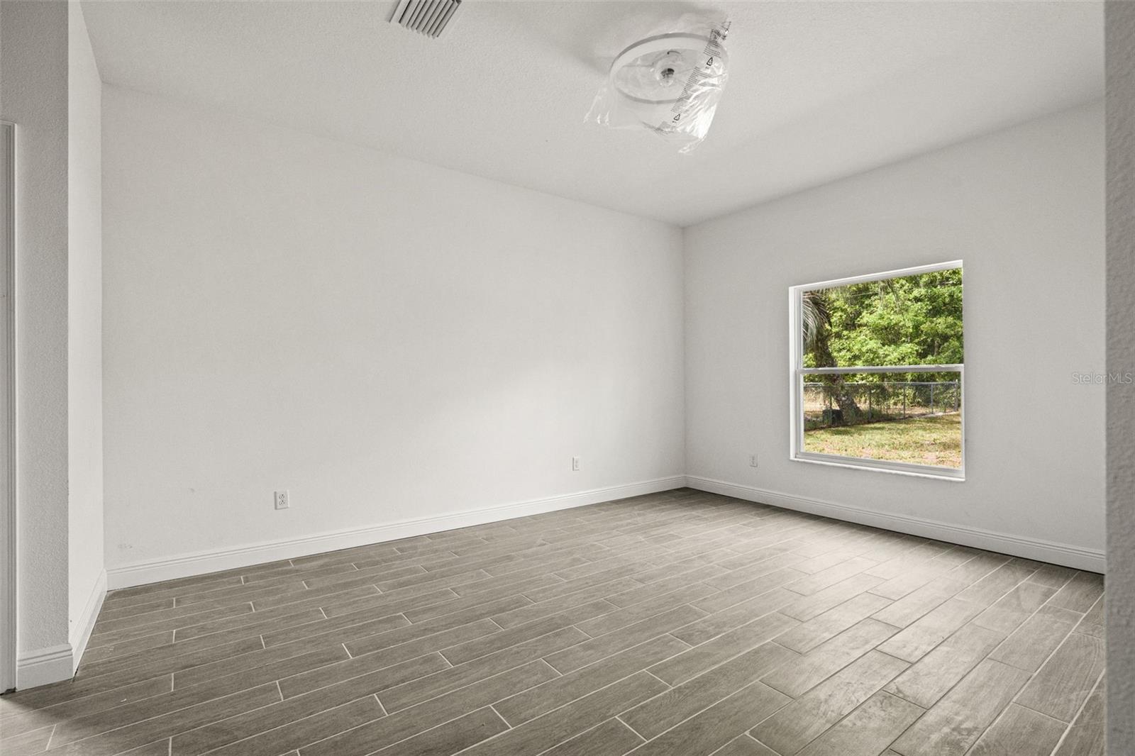 Image 17 of 37 For 179 Jenkins Avenue