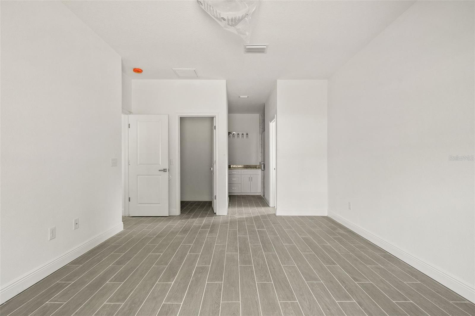 Image 18 of 37 For 179 Jenkins Avenue