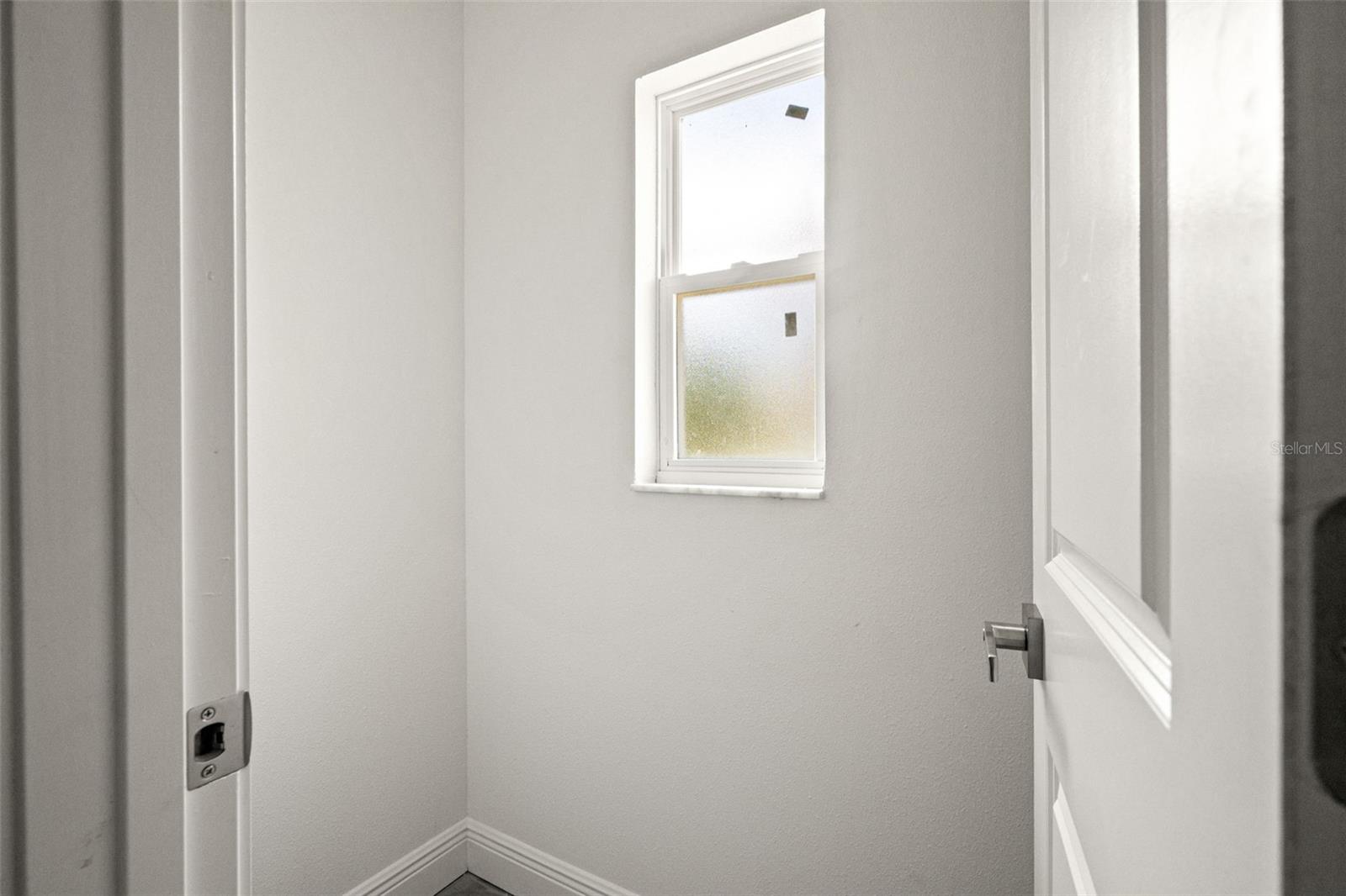 Image 21 of 37 For 179 Jenkins Avenue