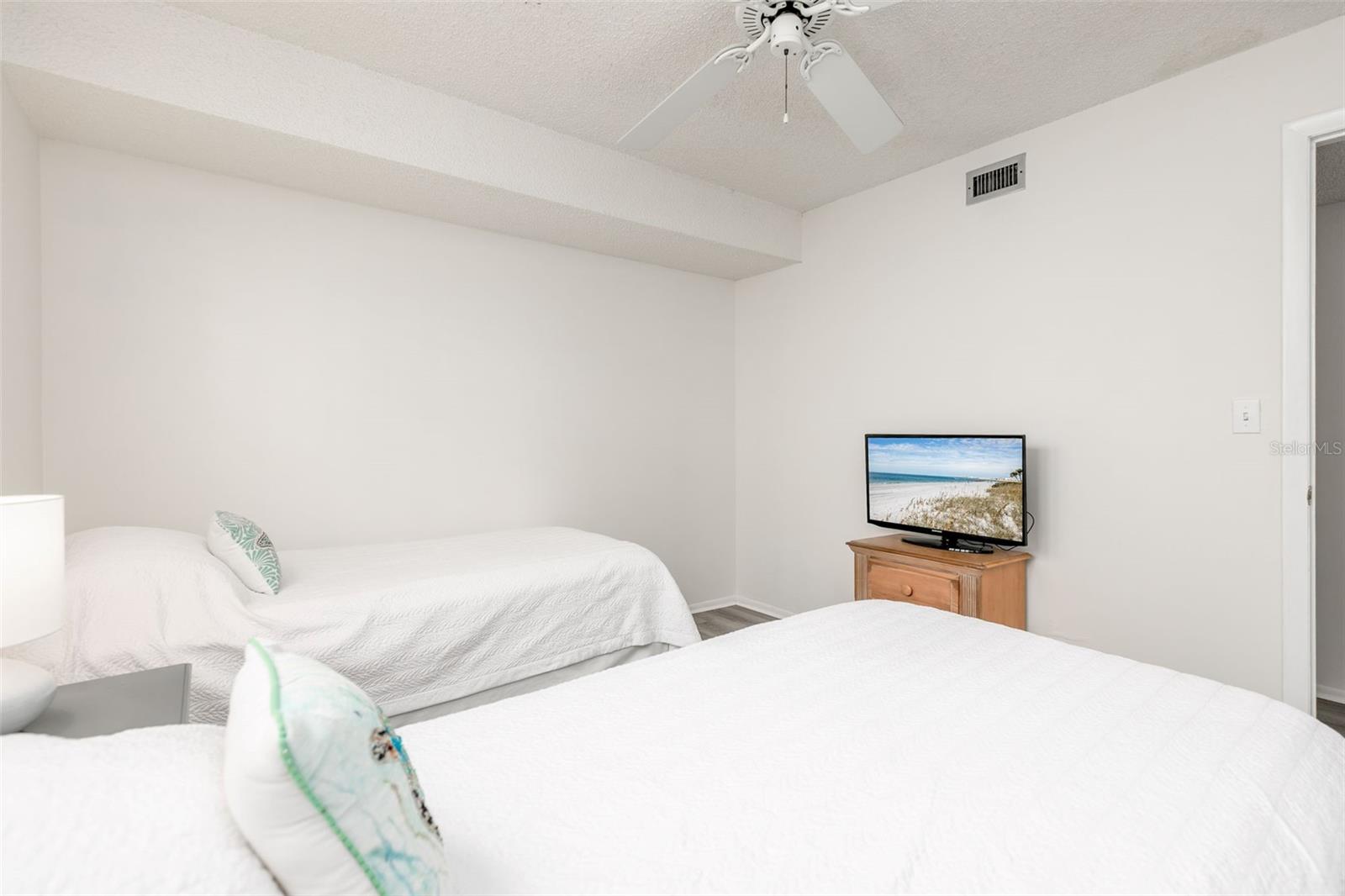 Image 30 of 45 For 19812 Gulf Boulevard 4