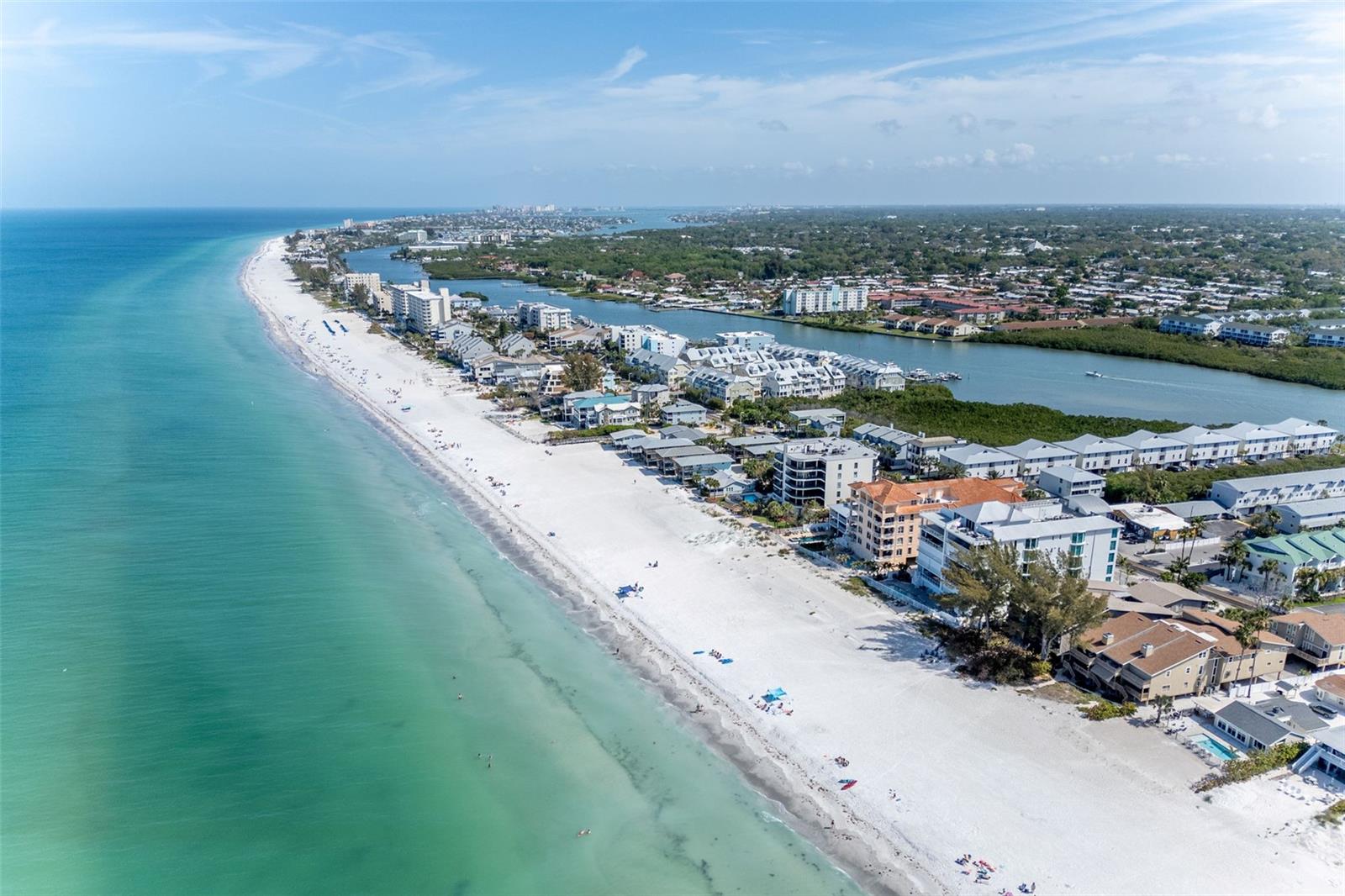 Image 4 of 45 For 19812 Gulf Boulevard 4