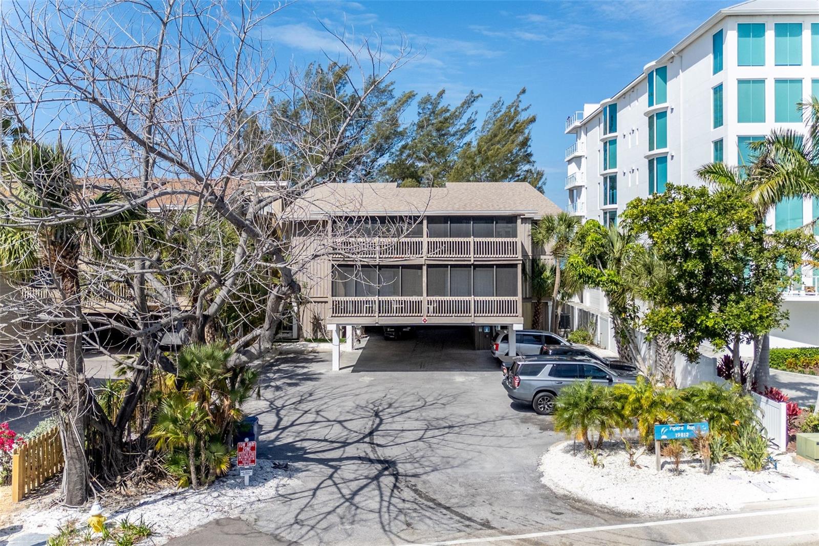 Image 7 of 45 For 19812 Gulf Boulevard 4