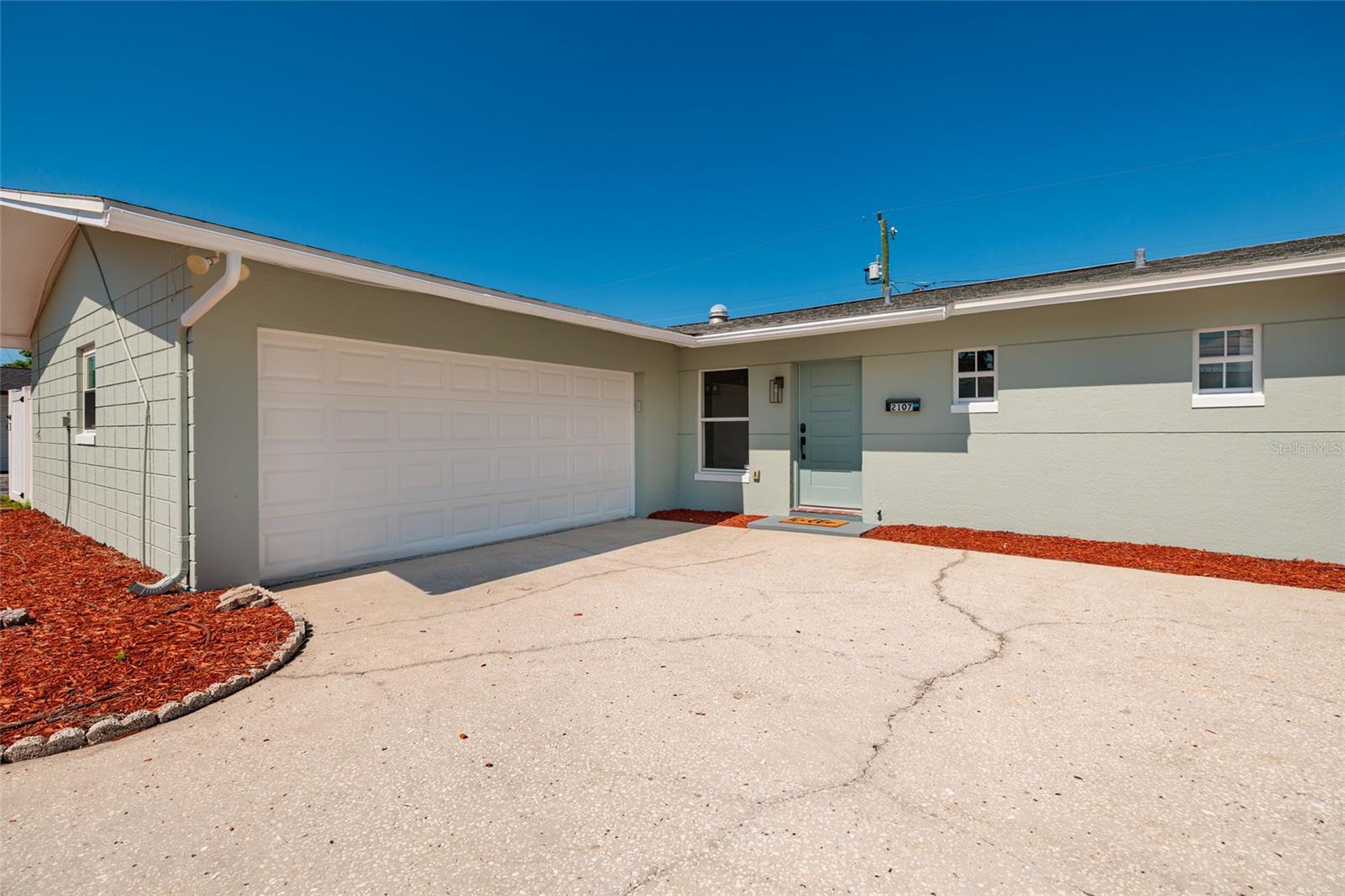 Image 10 of 35 For 2107 Dolphin Boulevard S