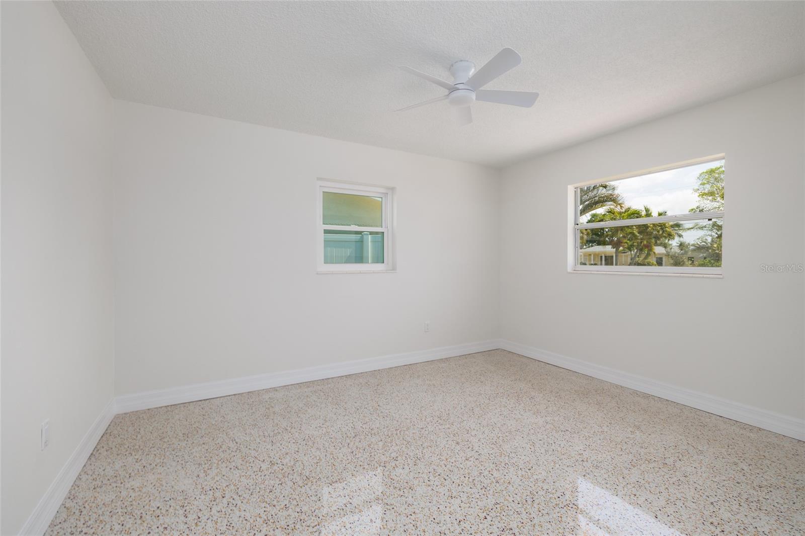 Image 17 of 35 For 2107 Dolphin Boulevard S