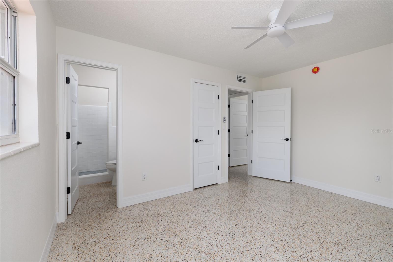 Image 18 of 35 For 2107 Dolphin Boulevard S