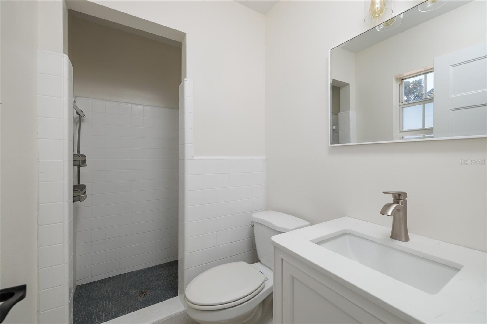 Image 19 of 35 For 2107 Dolphin Boulevard S