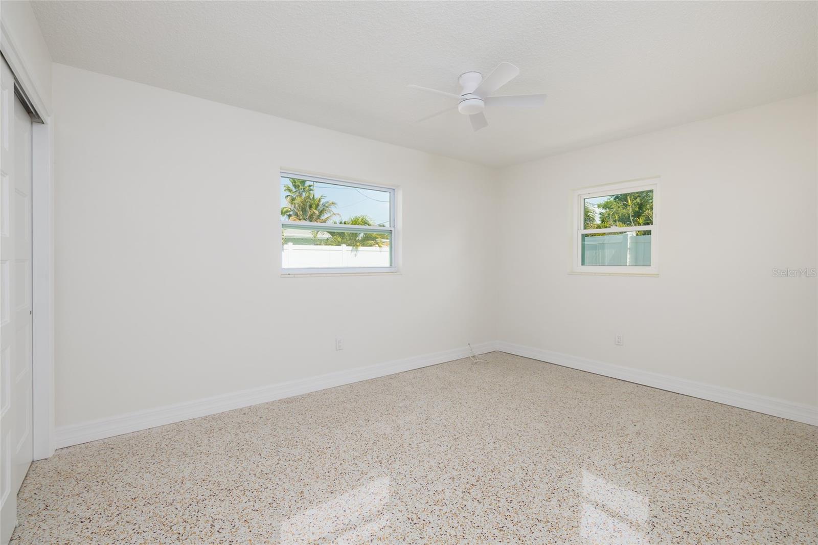 Image 20 of 35 For 2107 Dolphin Boulevard S