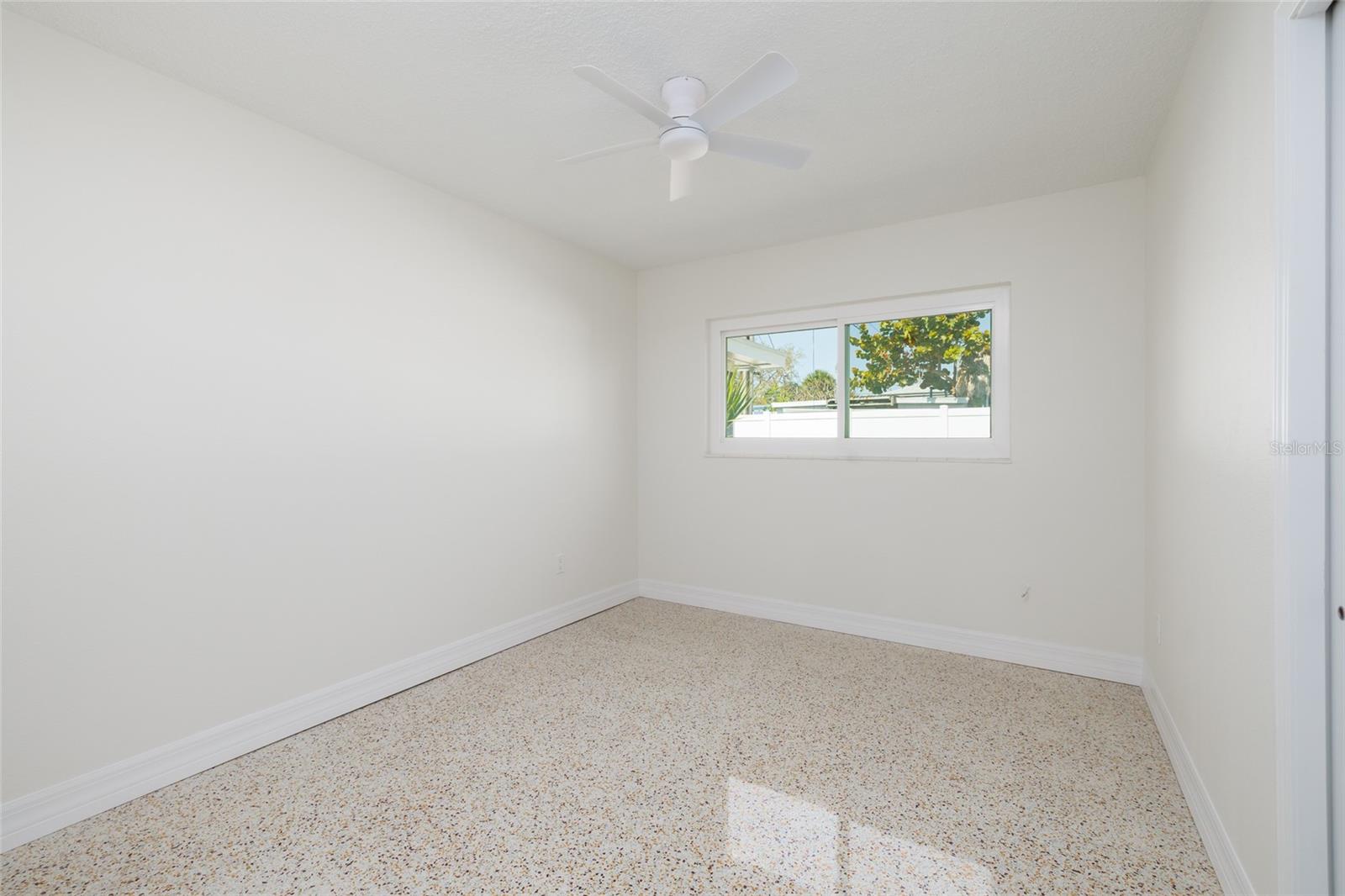 Image 23 of 35 For 2107 Dolphin Boulevard S