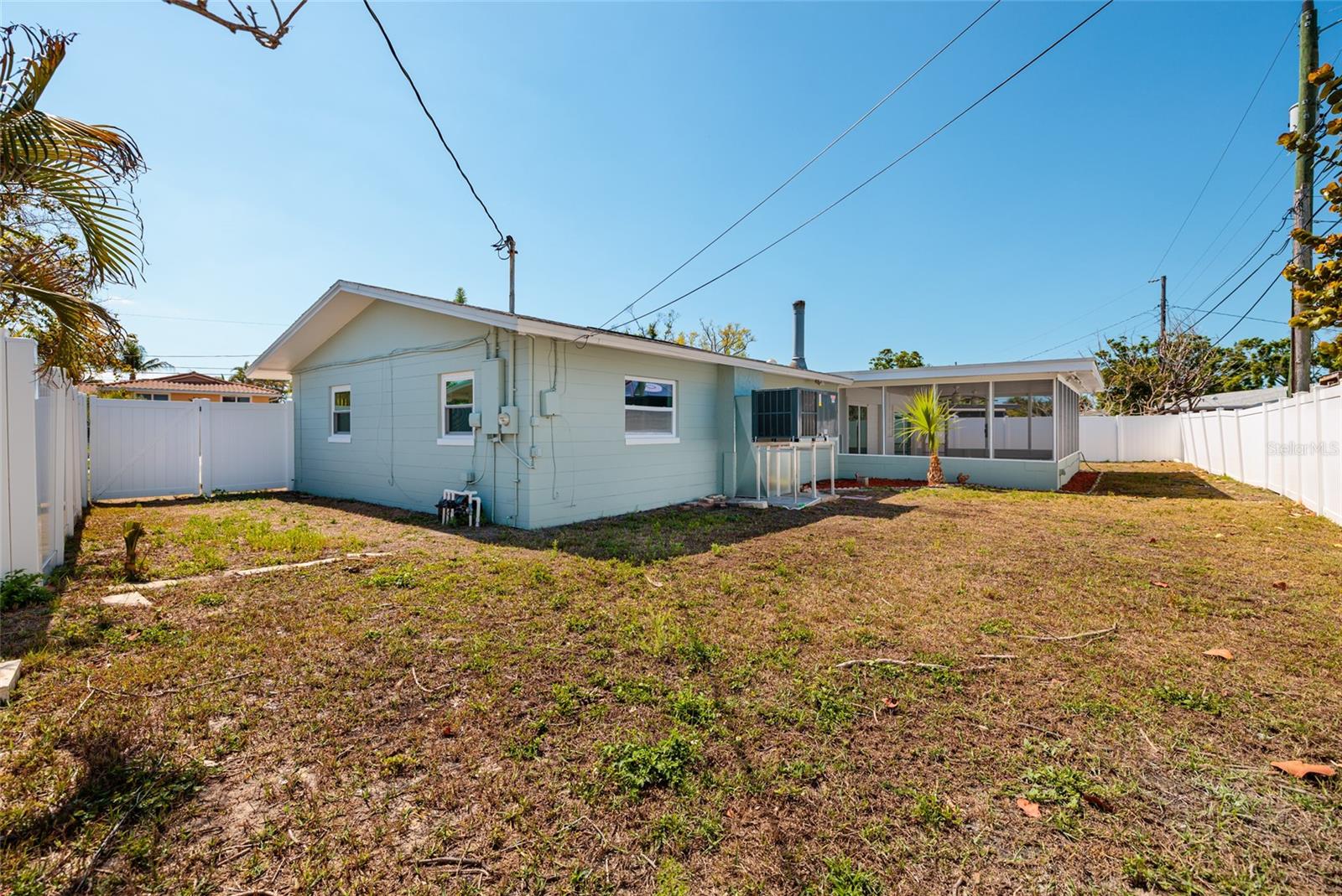 Image 25 of 35 For 2107 Dolphin Boulevard S