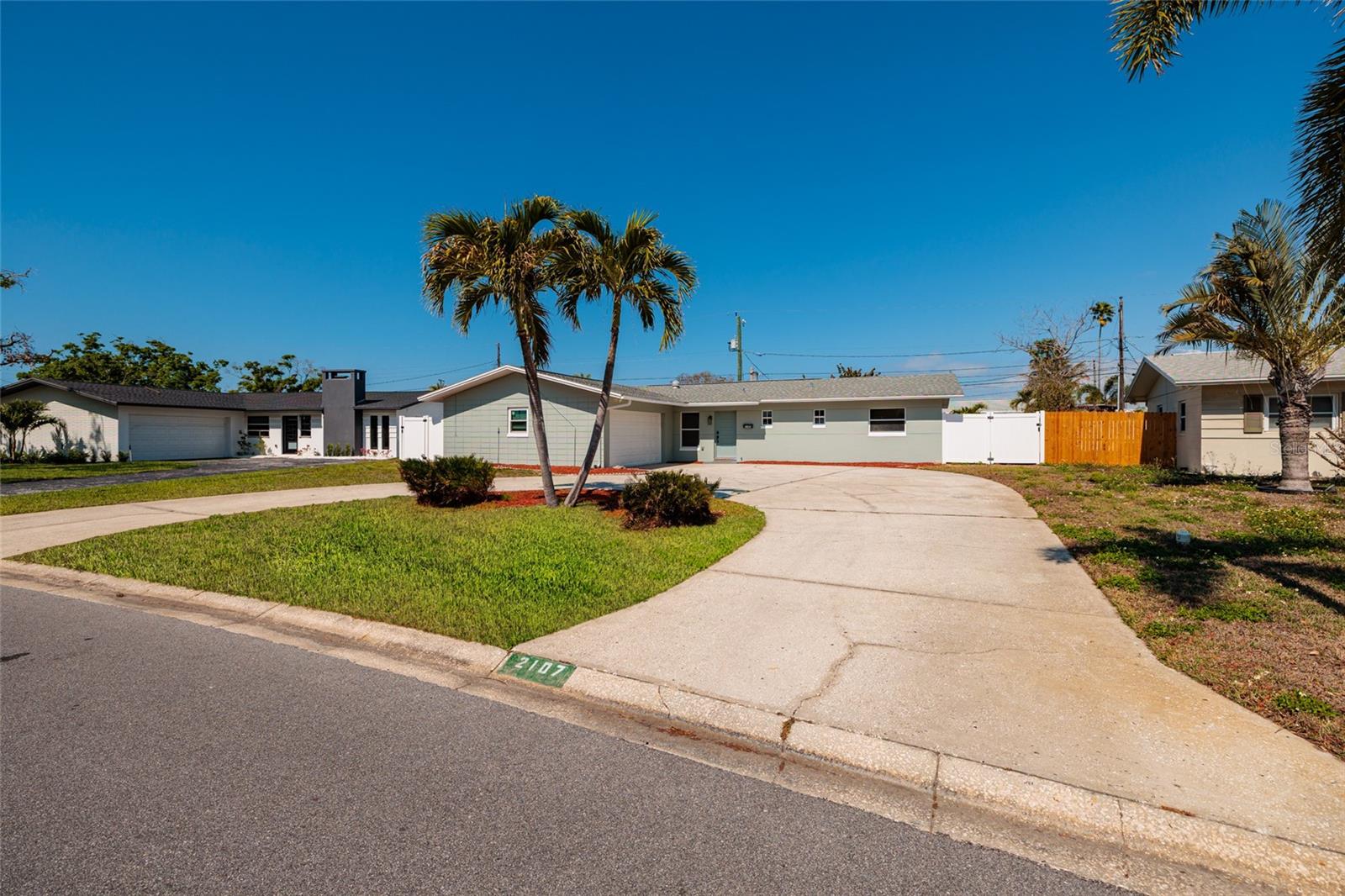 Image 26 of 35 For 2107 Dolphin Boulevard S