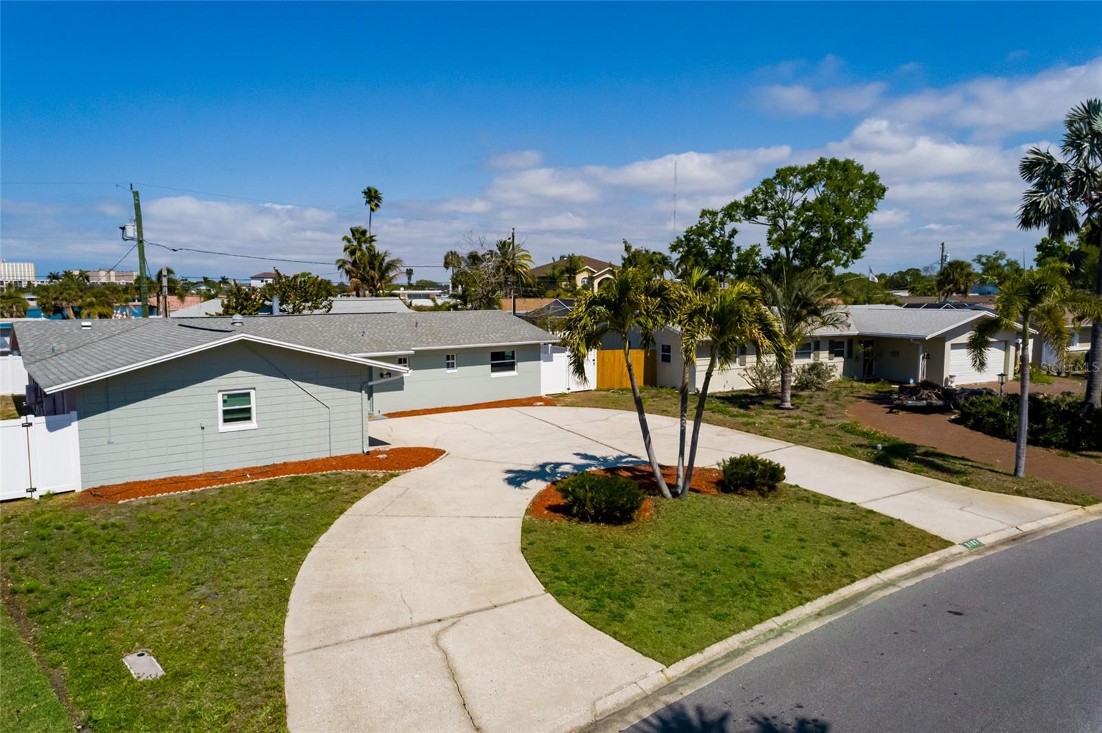 Image 27 of 35 For 2107 Dolphin Boulevard S