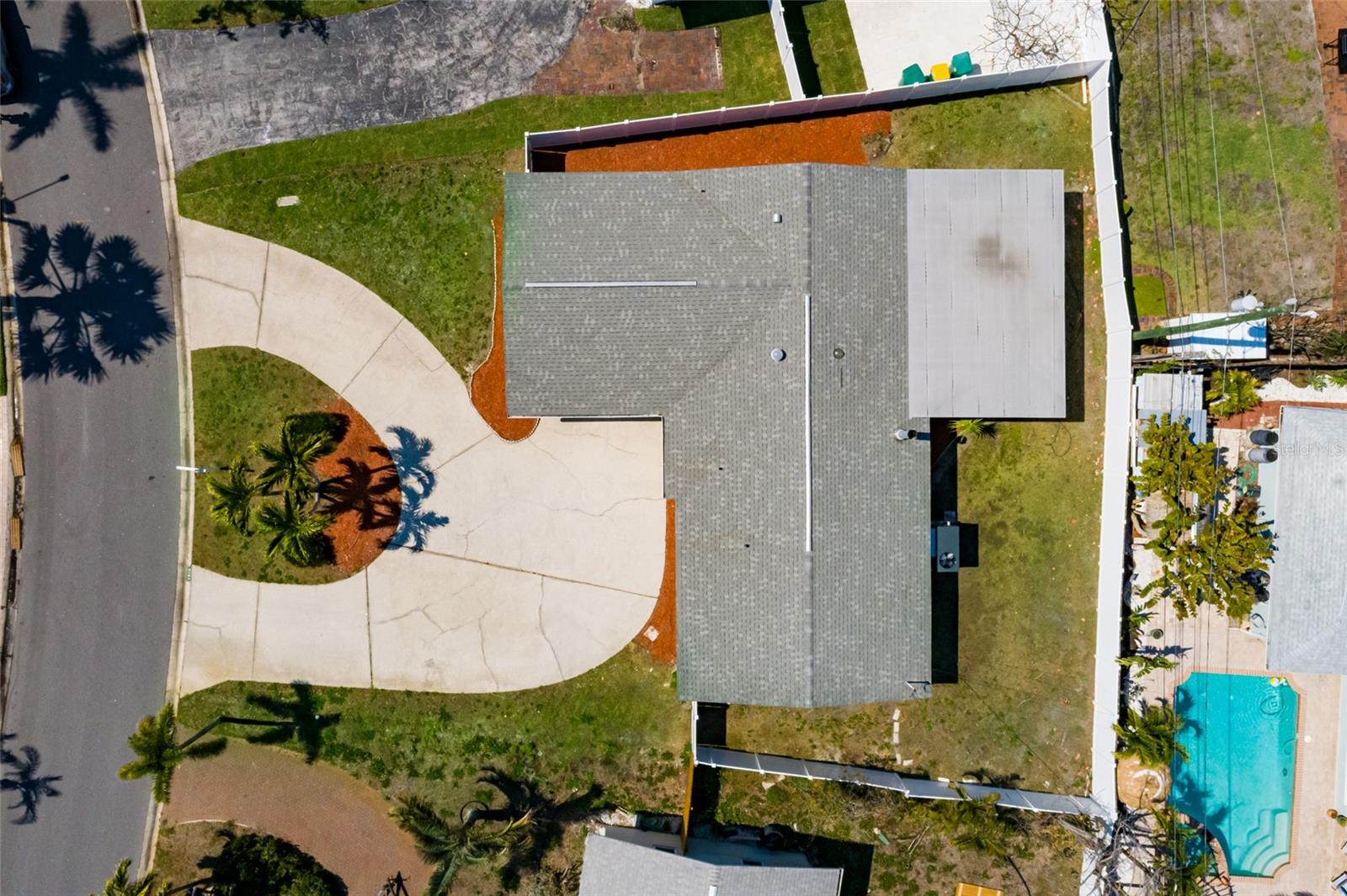 Image 29 of 35 For 2107 Dolphin Boulevard S