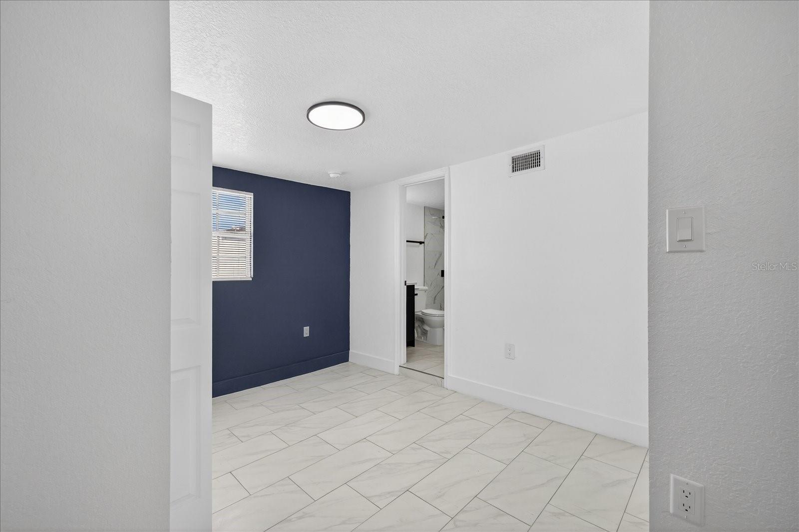 Image 36 of 53 For 7806 Jamaica Street