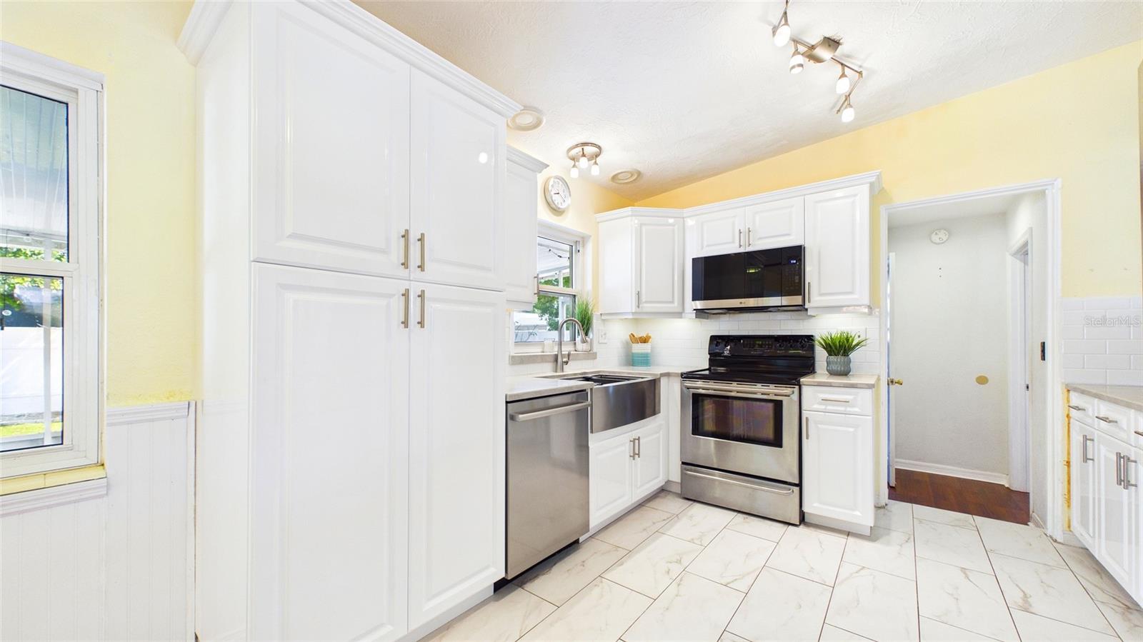 Image 13 of 48 For 6447 17th Place N