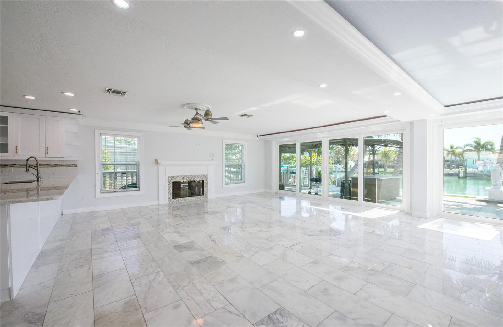 Image 18 of 46 For 551 Crystal Drive