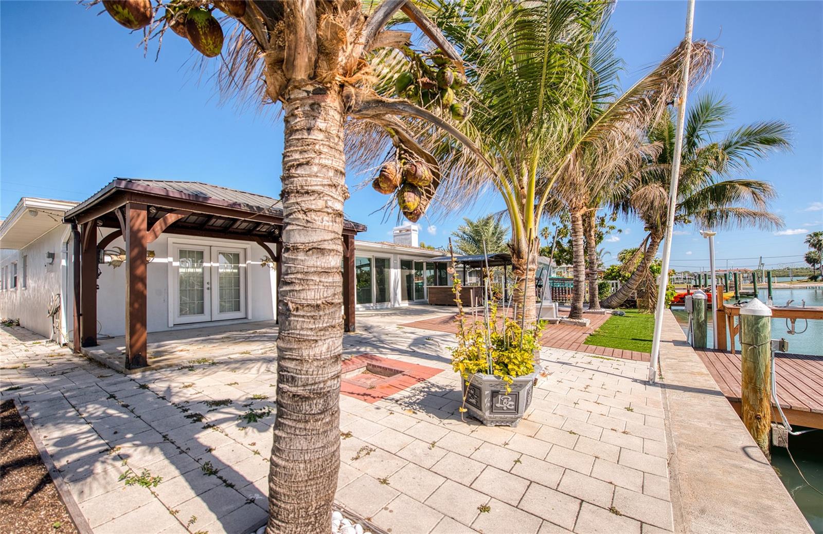 Image 6 of 46 For 551 Crystal Drive