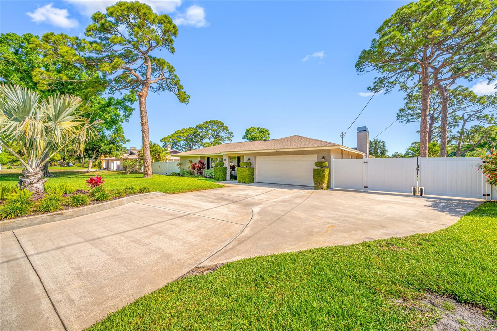 Image 2 of 85 For 2515 Desoto Way S