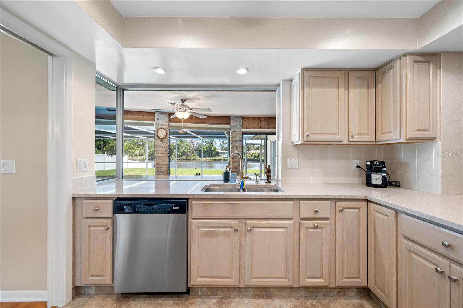 Image 31 of 85 For 2515 Desoto Way S