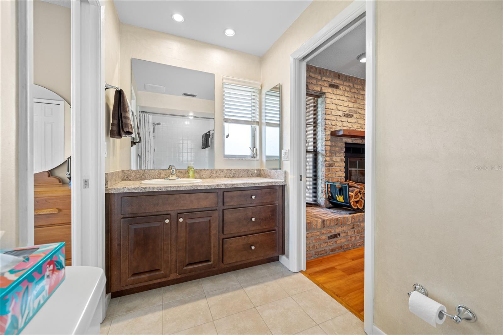 Image 44 of 85 For 2515 Desoto Way S