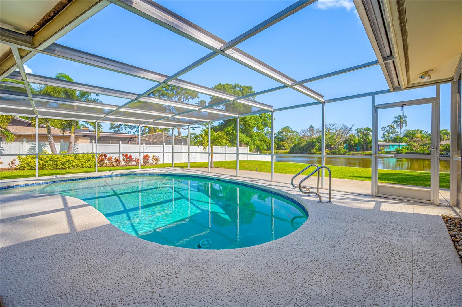 Image 56 of 85 For 2515 Desoto Way S