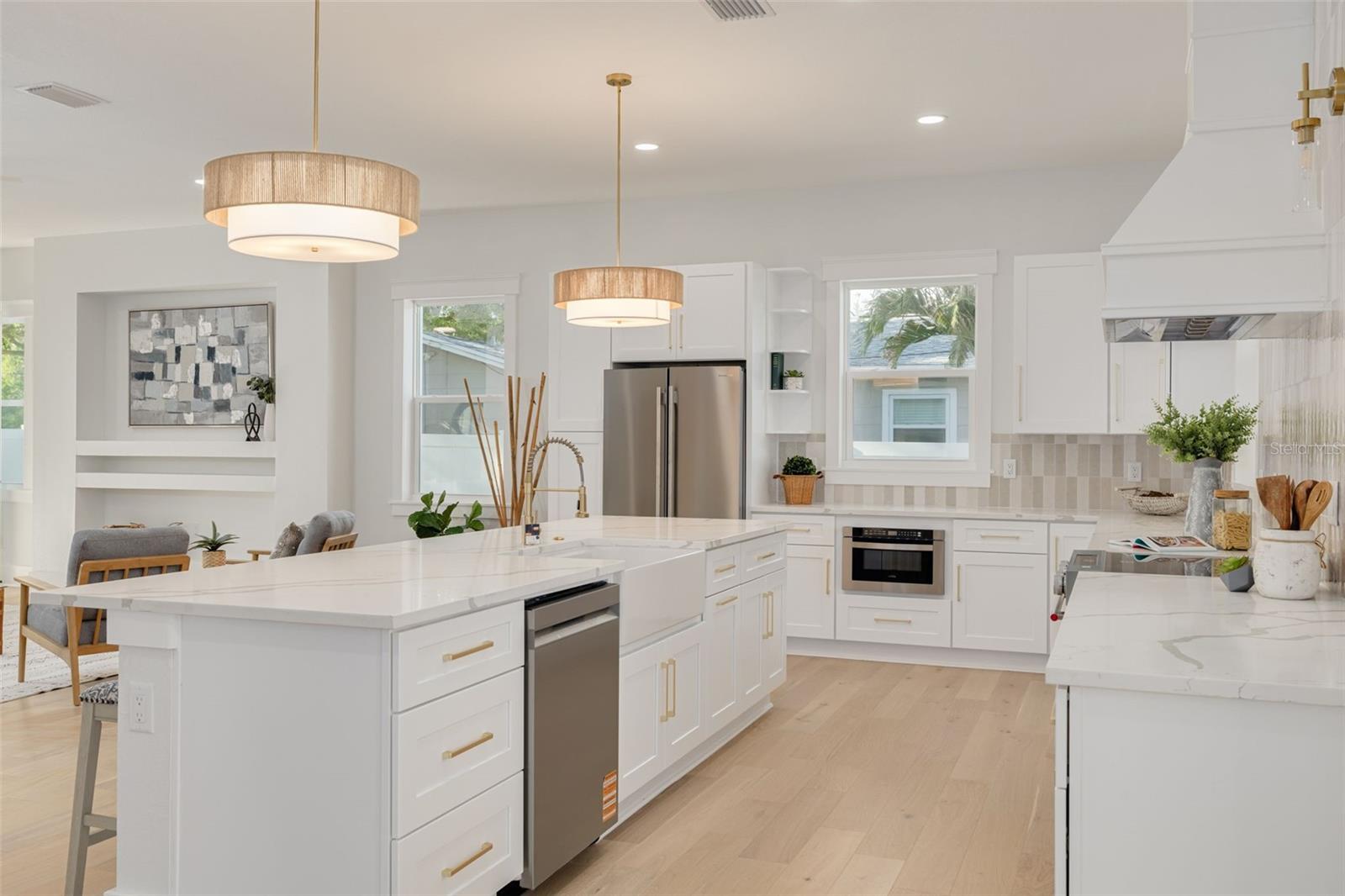 Listing photo id 8 for 3317 15th Street N