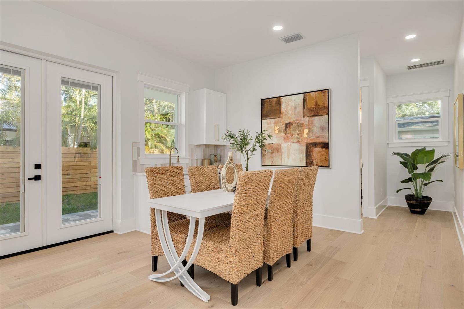 Listing photo id 10 for 3317 15th Street N