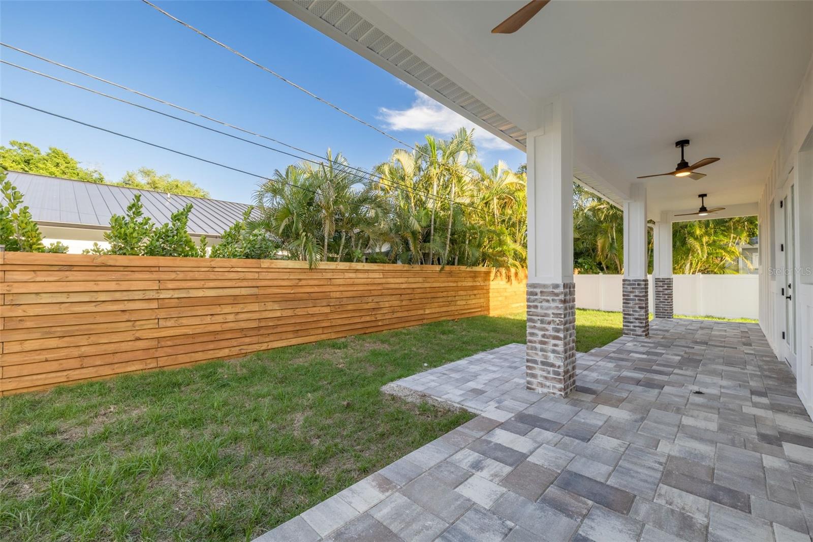 Listing photo id 13 for 3317 15th Street N