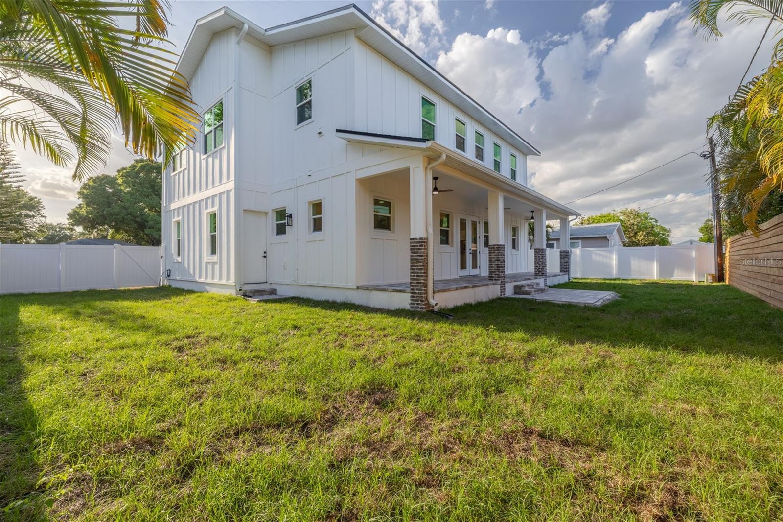 Listing photo id 15 for 3317 15th Street N