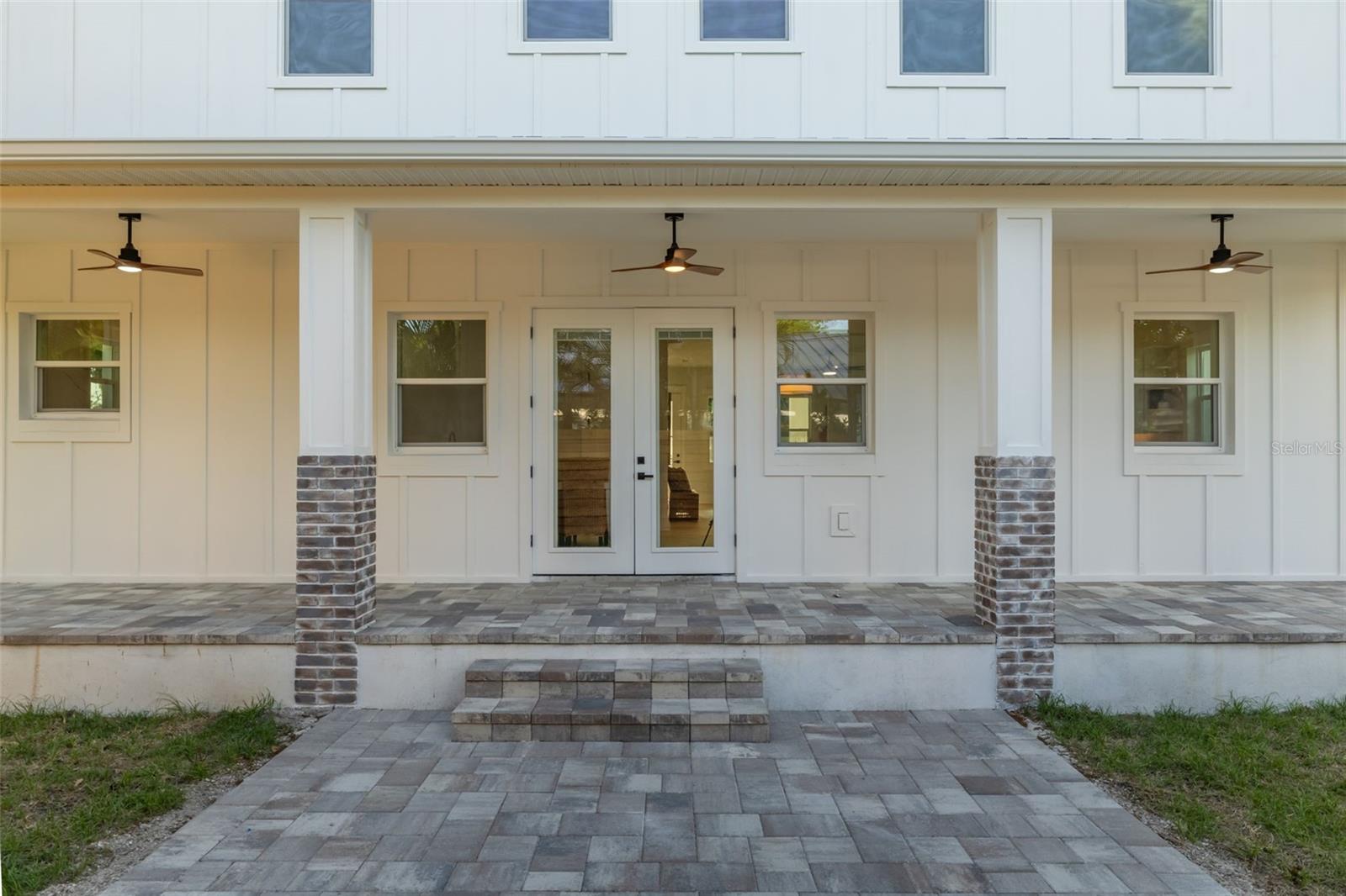 Listing photo id 16 for 3317 15th Street N