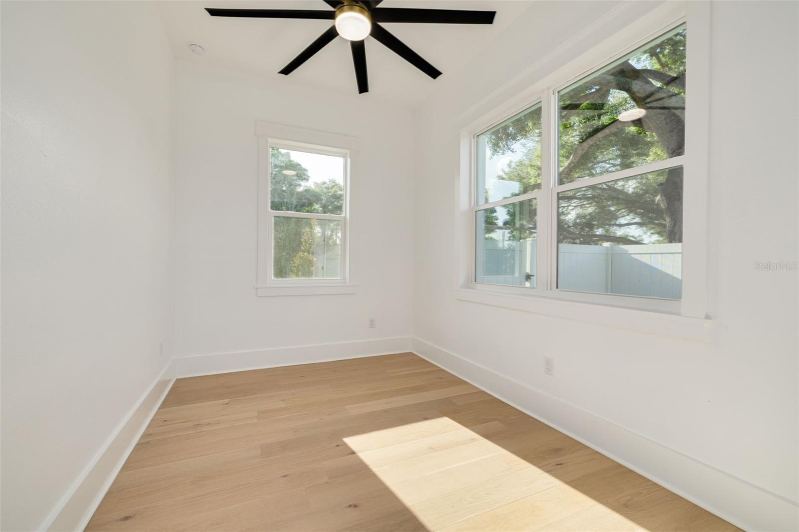 Listing photo id 17 for 3317 15th Street N