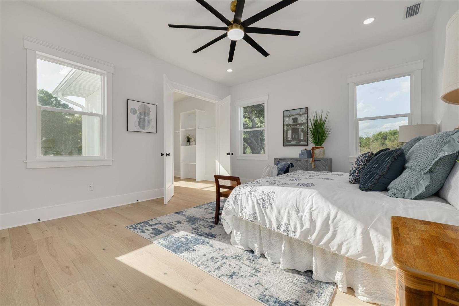 Listing photo id 23 for 3317 15th Street N