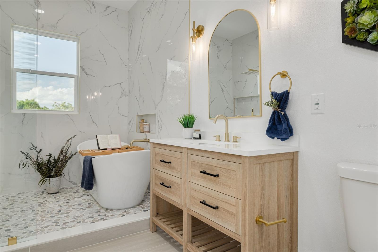 Listing photo id 26 for 3317 15th Street N