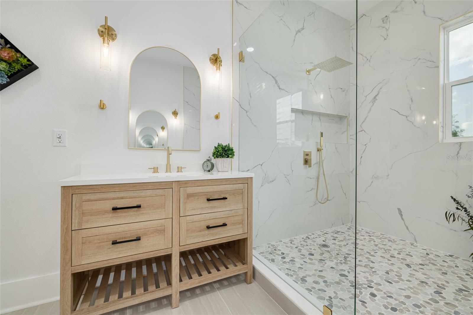 Listing photo id 27 for 3317 15th Street N